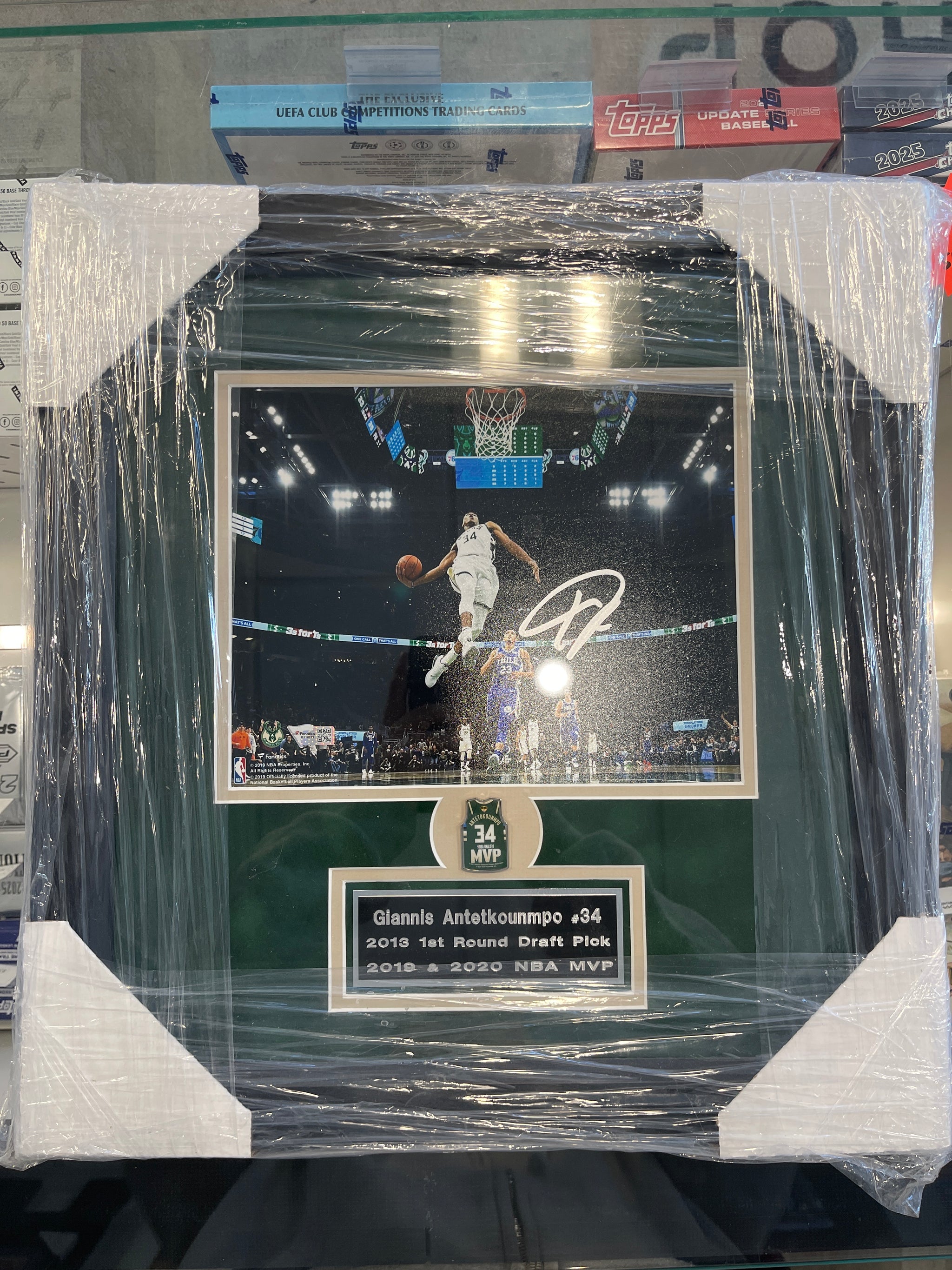 Giannis Antetokounmpo Autographed 8x10 Fanatics COA Framed Photo Milwaukee Bucks